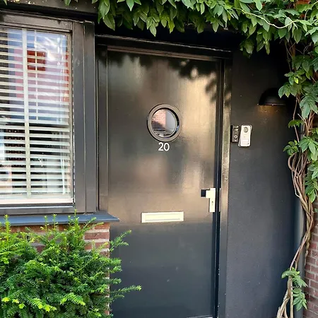 Apartman 2 Prive Verdiepingen In Stadswoning, Bij Station En Centrum